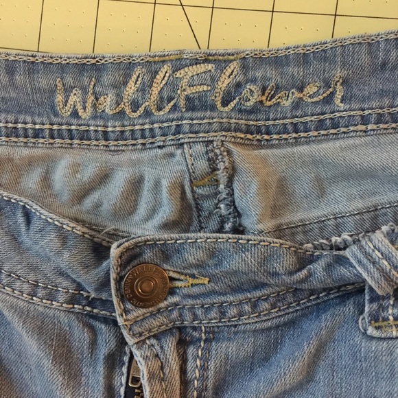 Distressed jeans - Picture 5 of 6